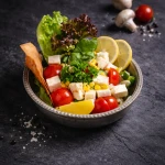 سلطة البحر الأبيض المتوسط (بالجبن)
