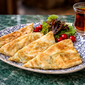 غوزلمة فطيرة تركية محشوة (قطعة واحدة)
